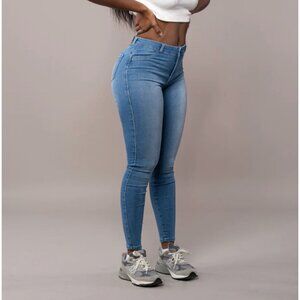 FITJEANS Contour Mid Waisted - Arctic Light Blue, Regular Length